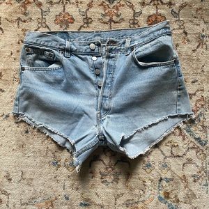 Levi 501 cutoffs